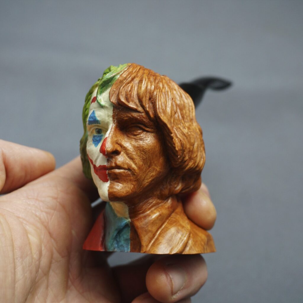 Joaquin Phoenix Joker Pipe