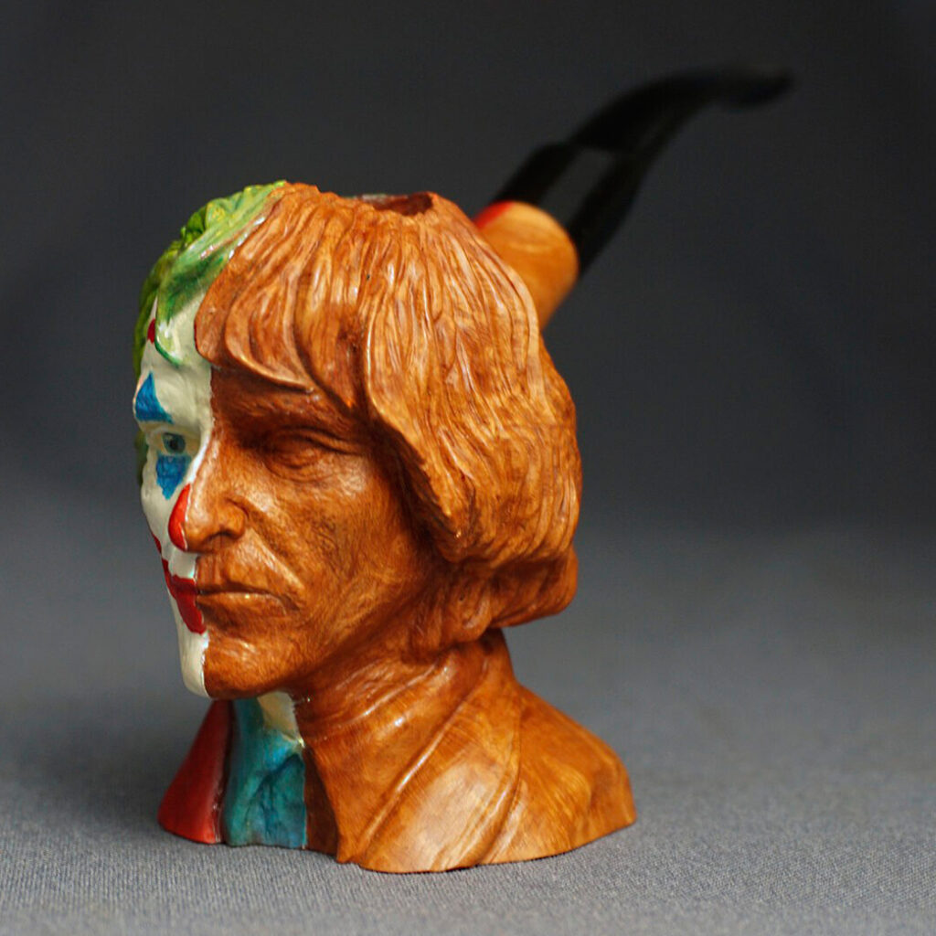 Joaquin Phoenix Joker Pipe