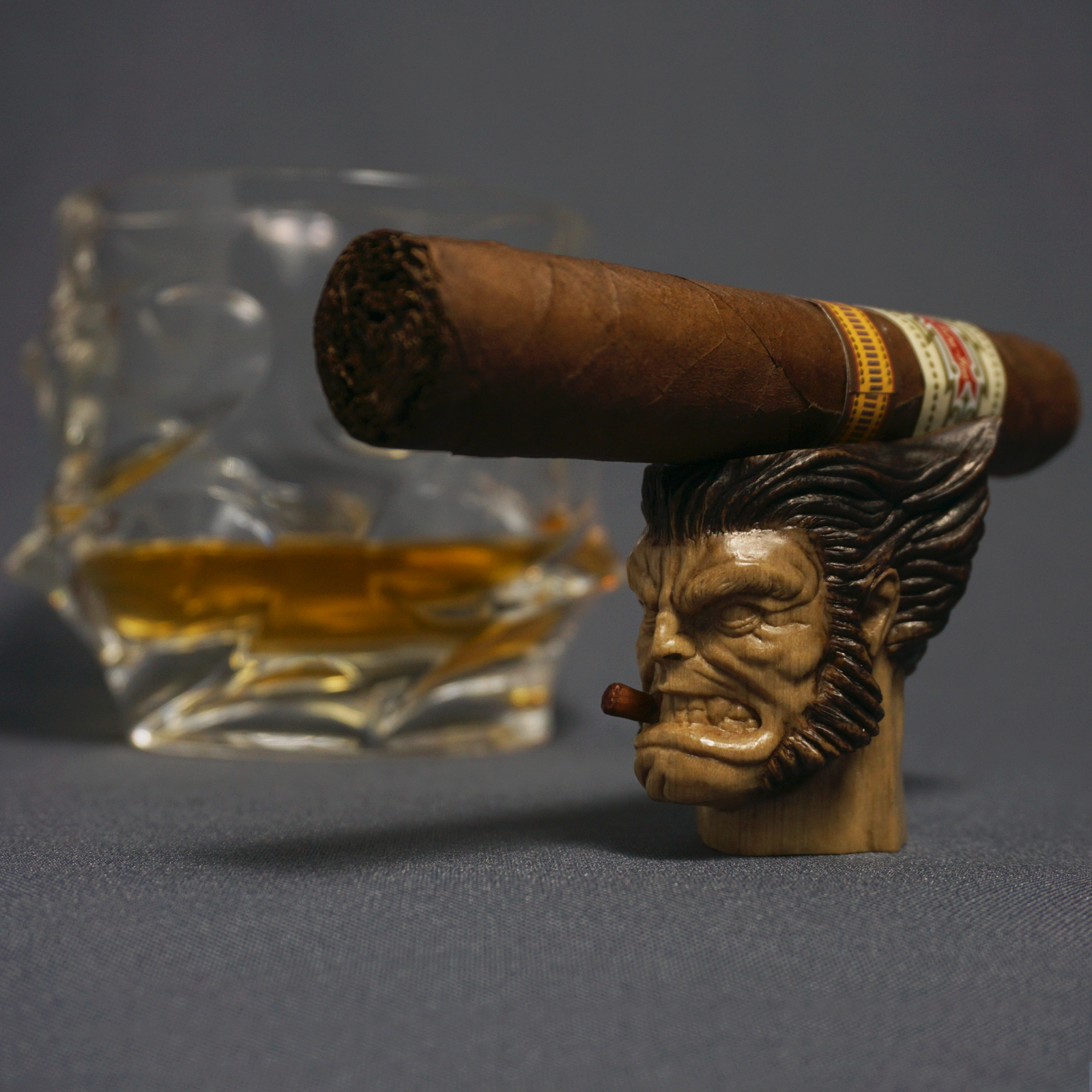 Wolverine Cigar Stand