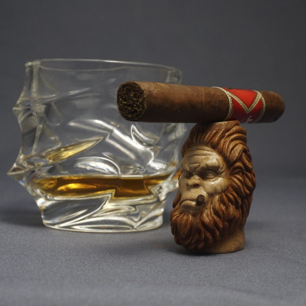 Squatch Cigar Stand