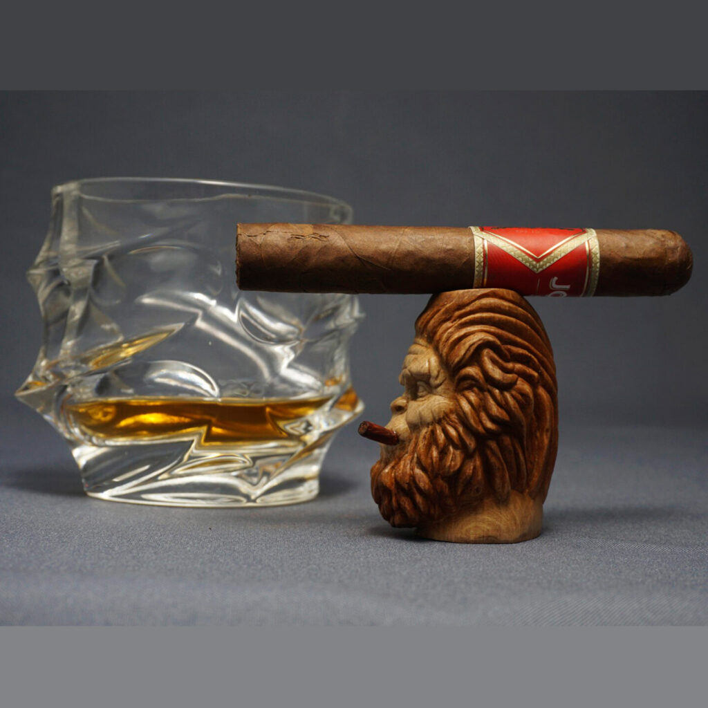 Squatch Cigar Stand