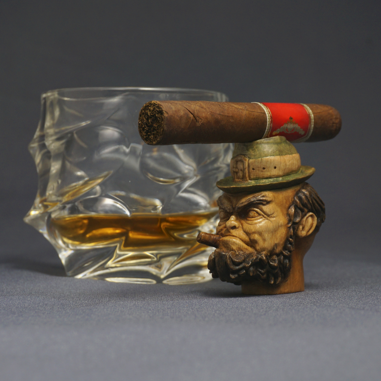 Leprechaun Cigar Stand