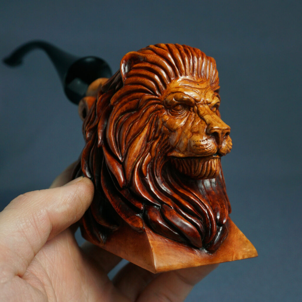 Lion smoking pipe