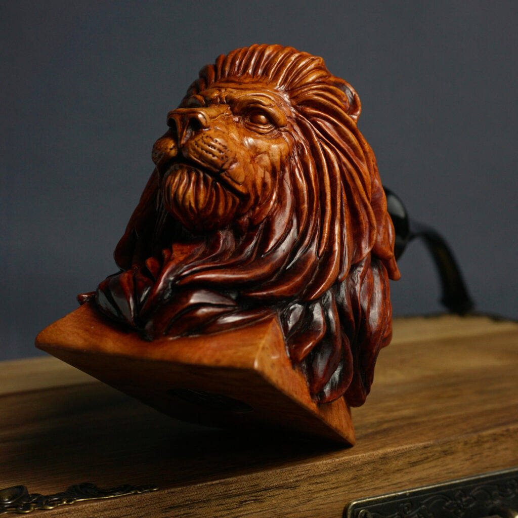 Lion smoking pipe