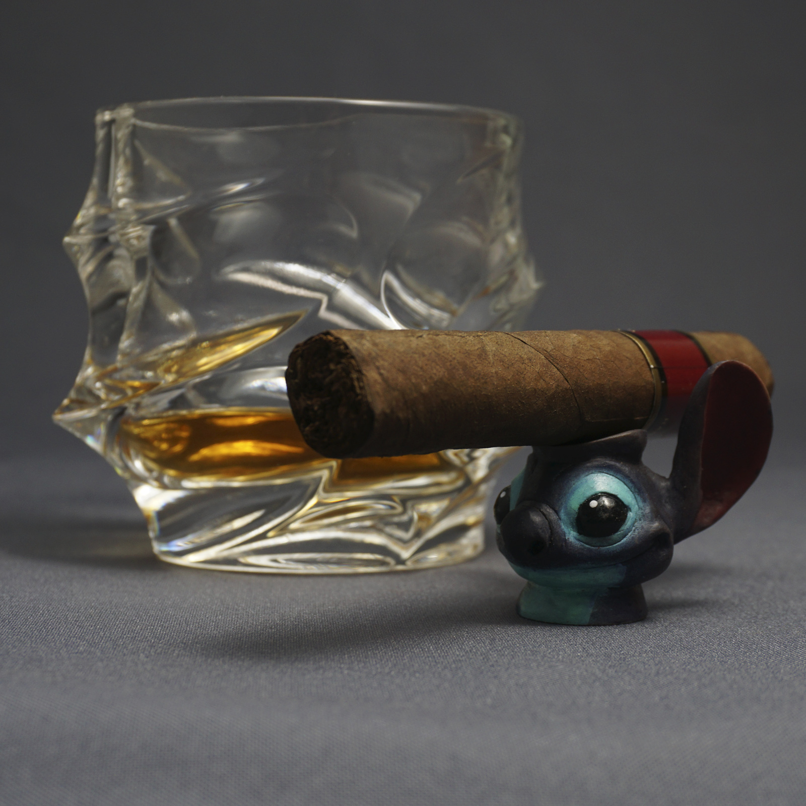 Stitch cigar stand