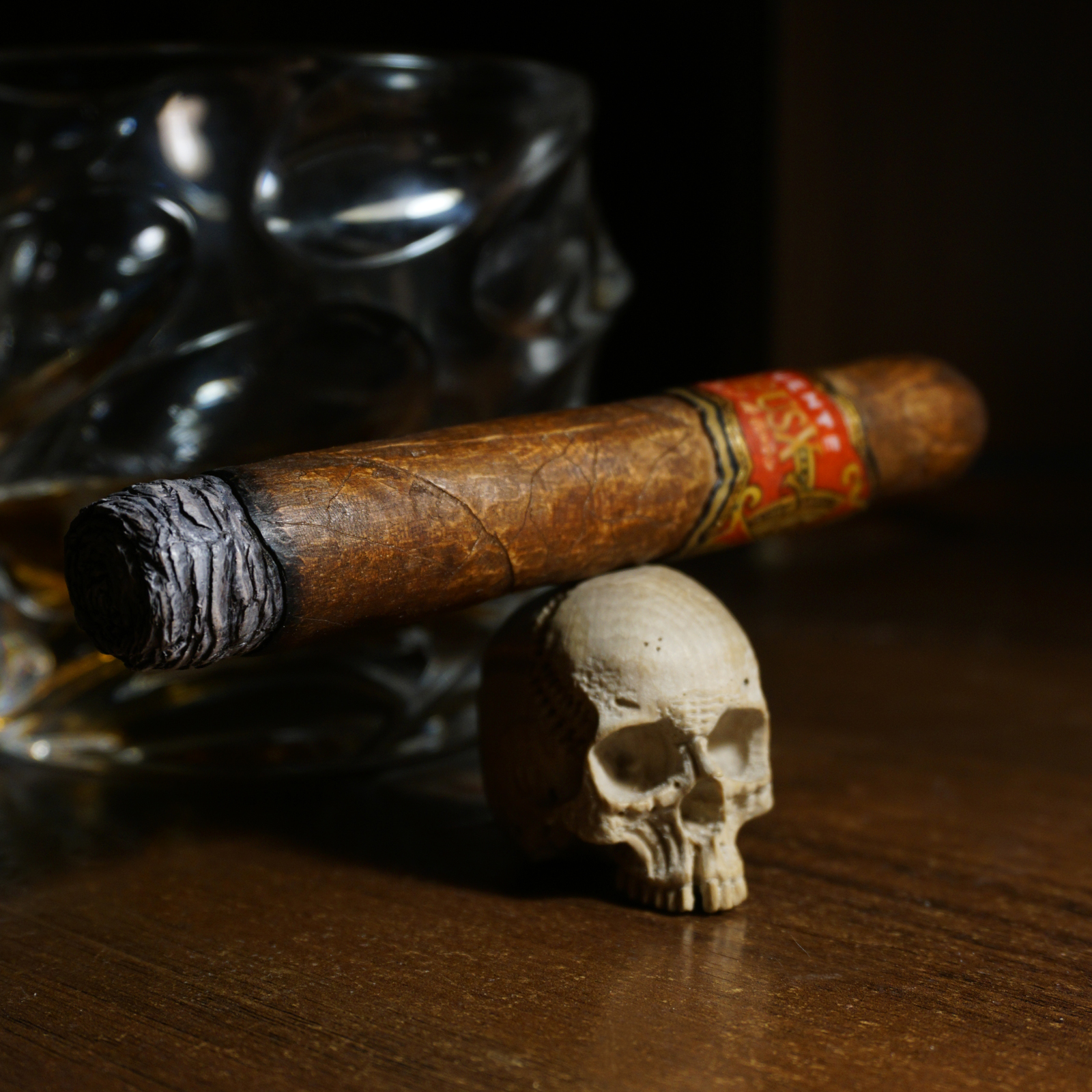 Wooden skull & wooden cigar