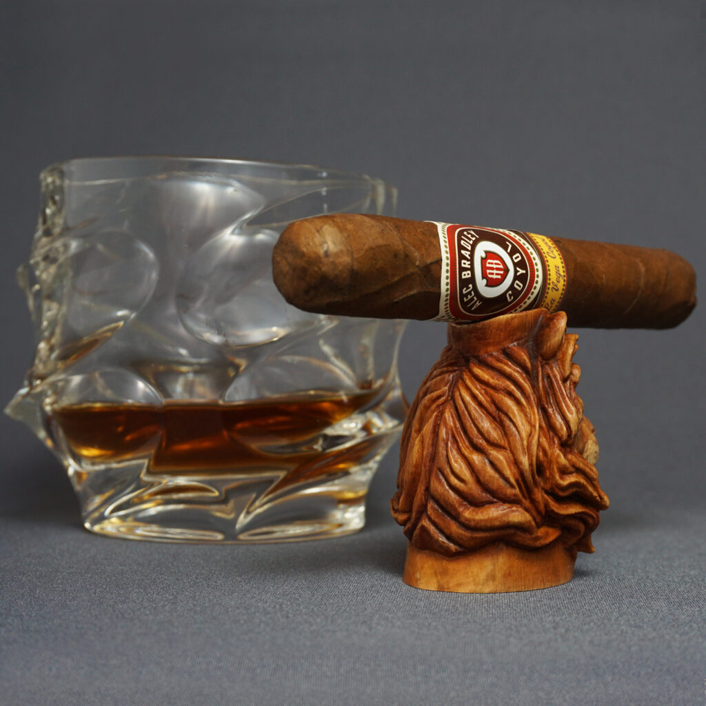 Lion cigar stand