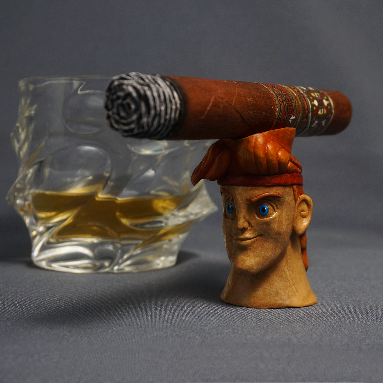 Hercules cigar stand