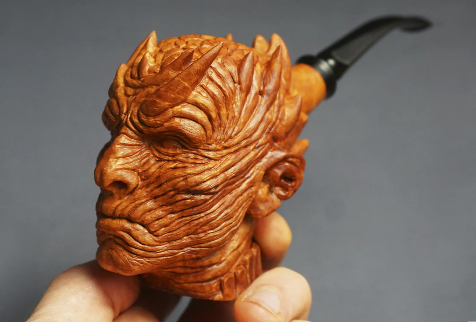 Night King tobacco pipe