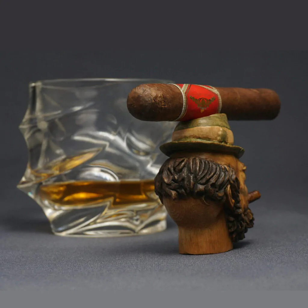 Leprechaun Cigar Stand