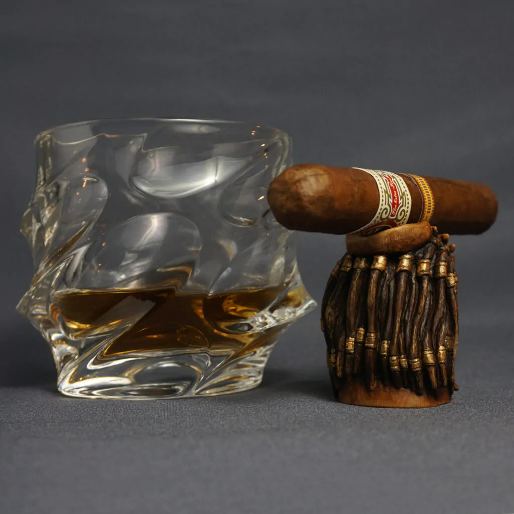 Predator Cigar Stand