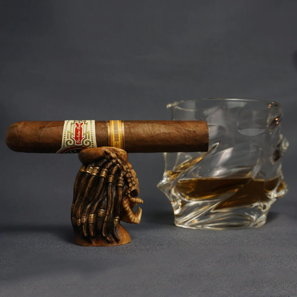 Predator Cigar Stand