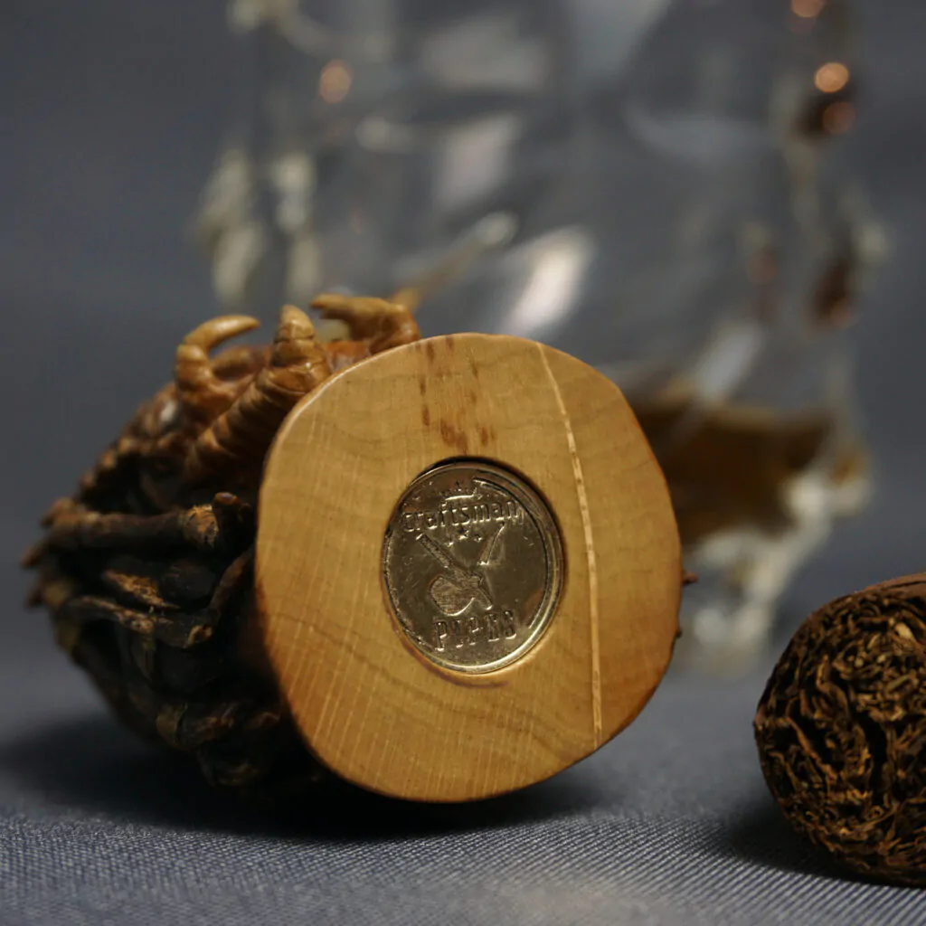 Predator Cigar Stand