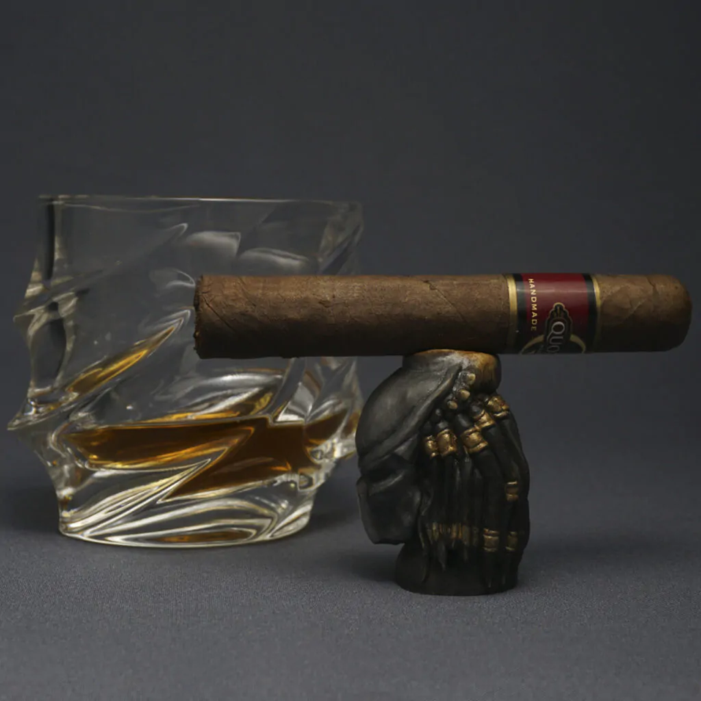Predator Cigar Stand