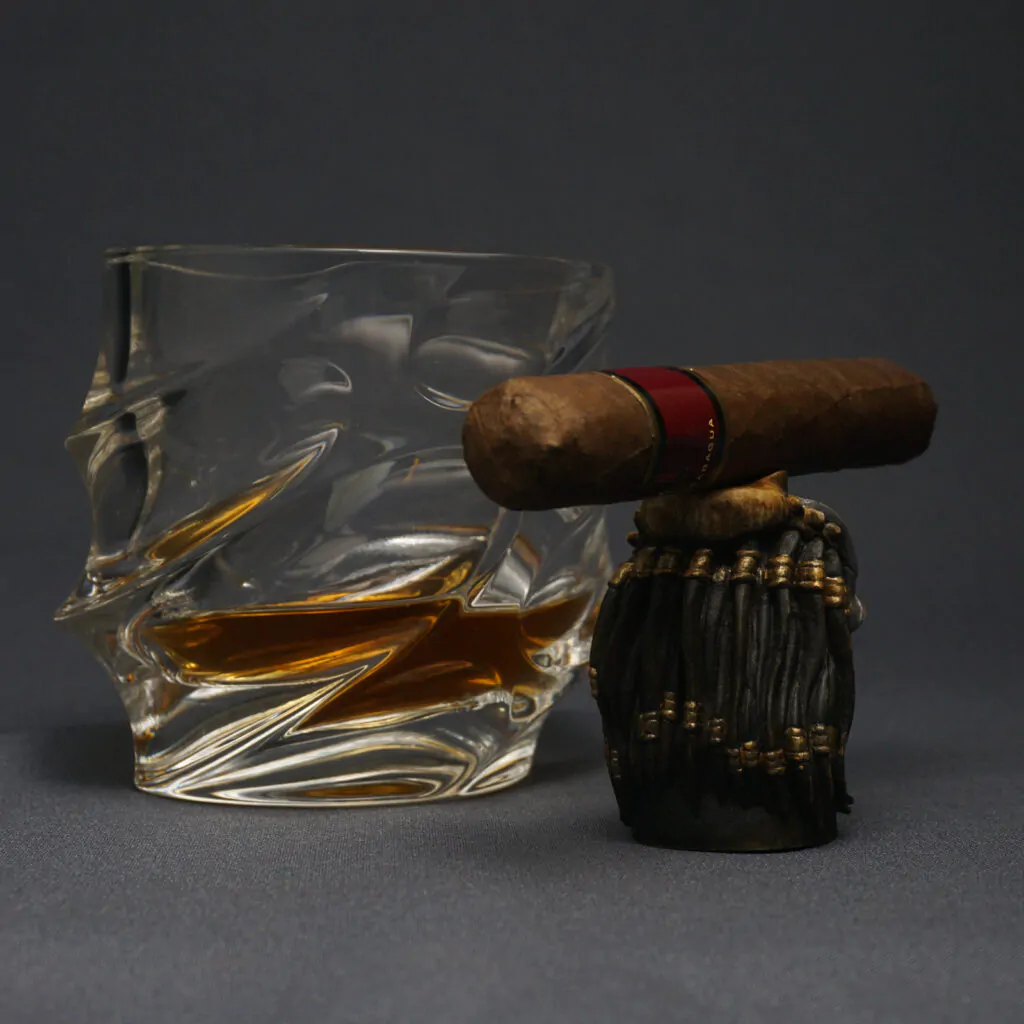 Predator Cigar Stand