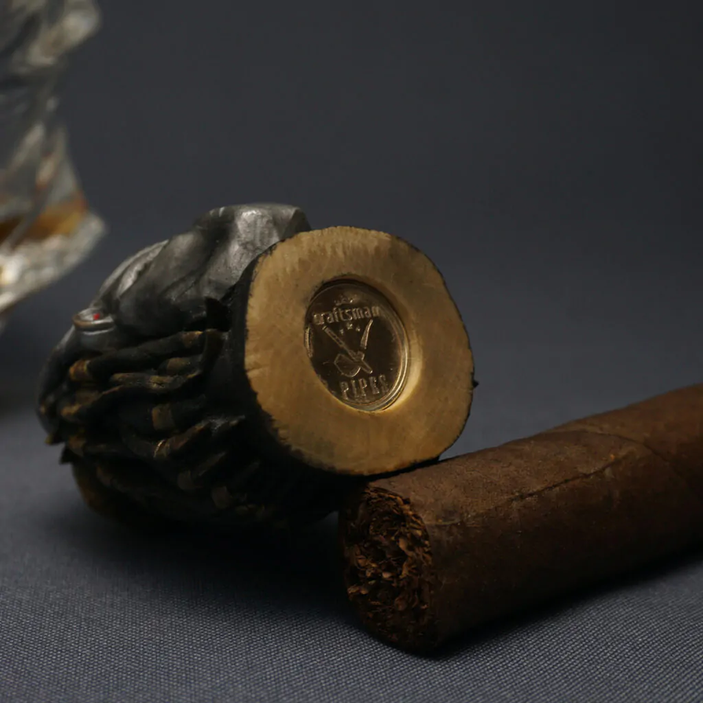 Predator Cigar Stand